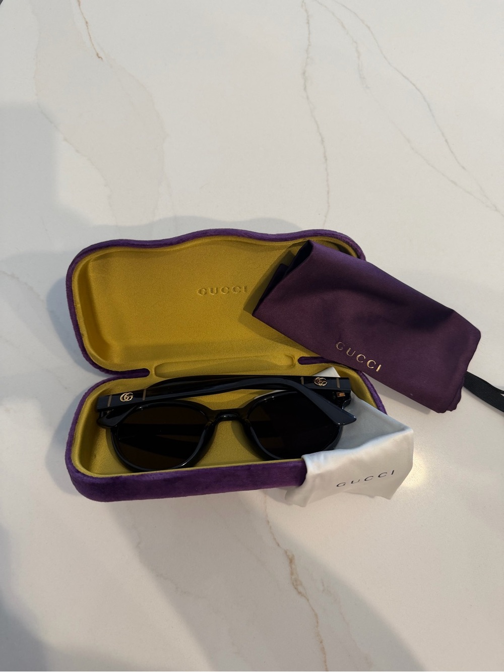 Gucci Black Frame Sunglasses with Purple Velvet Case - Picture 2 of 11